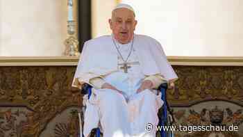 Petersplatz: Papst Franziskus zeigt sich überraschend öffentlich