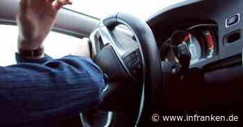 Kreis Bamberg: Sportwagen überschlägt sich mehrfach - Vater und Sohn (14) verletzt