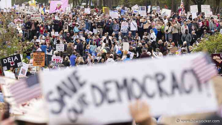 Amerikanen van Hawa&iuml; tot Washington de straat op tegen Trump: 'Stop de chaos'