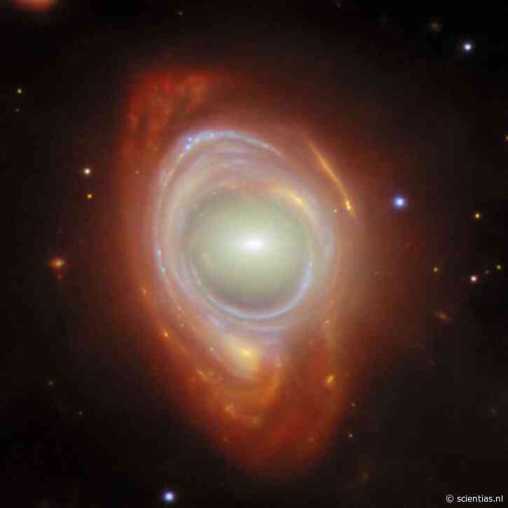 James Webb onthult zeldzaam fenomeen: Einstein-ring laat twee losse sterrenstelsels samensmelten