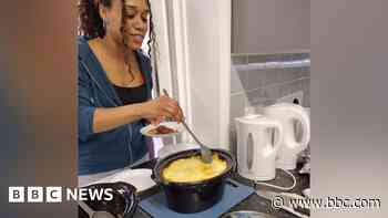 Families learn healthy recipes using a slow cooker