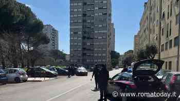 Fari su Tor Bella Monaca: scacciacani e cocaina nel vano ascensore. Al setaccio le sale slot, raffica di multe