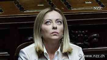 Die Laute ist leiser geworden: Giorgia Meloni auf der Suche nach einer Rolle im transatlantischen Streit