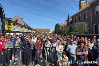 Duizenden beleven hele dag wielerfeest op Oude Kwaremont: “Alleen voor de renners staan we recht”