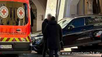 Frau von Auto am Mühldorfer Stadtplatz erfasst und verletzt: Jugendlicher am Steuer