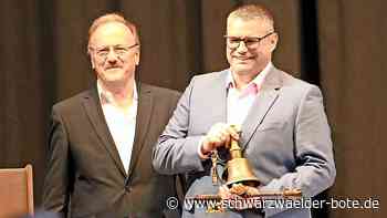 Bürgermeister-Wechsel in Rohrdorf: Flik übergibt Jendroska „Insignien der Macht“