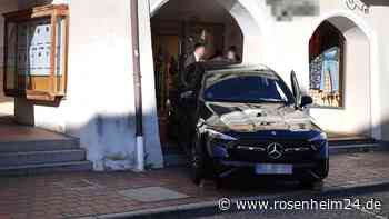 Frau von Auto am Mühldorfer Stadtplatz erfasst und verletzt: Jugendlicher am Steuer