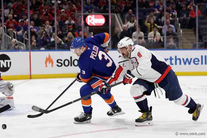 Alex Ovechkin breaks Wayne Gretzky's NHL career goals record by scoring his 895th