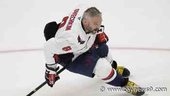 Alex Ovechkin breaks Wayne Gretzky's NHL career goals record by scoring his 895th