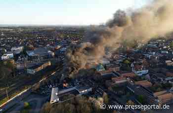 FW-WAF: Brand auf Schrottplatz