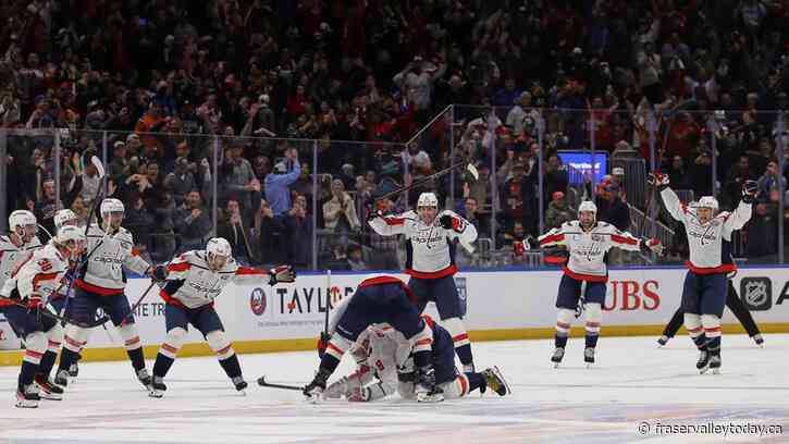 Sorokin gives up Ovechkin’s 895th goal, the first he’s allowed to his fellow Russian