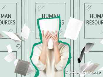 Why is HR in the federal government so decentralized?