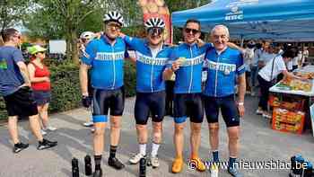 Jef Van Daele verkoopt steunkaarten voor 1000 km voor Kom op tegen Kanker: “Deelnemers kunnen gesigneerd truitje van Remco Evenepoel winnen”