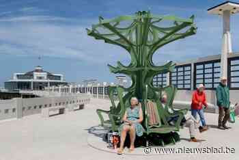 Zitbank van  Romain Weintzem verhuist van Pier naar belle époque-wijk: “Toestemming was sowieso tijdelijk”