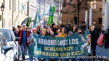 Die Exen sollen weg! – 300 Schüler und Eltern demonstrieren gegen unangekündigte Tests