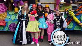 Beekmennekes loodsen 27ste lichtstoet door Hasseltse Banneuxwijk