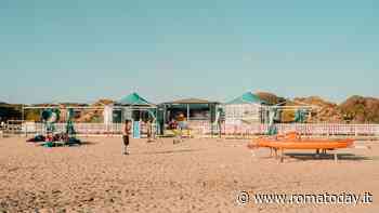 Nudisti all’ombra del Marco Aurelio: appuntamento in Campidoglio per salvare l’oasi naturista di Capocotta