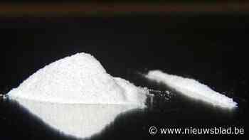 Politie voert huiszoeking uit bij moeder van man die verdacht wordt van drugsfeiten en vindt grote partij speed