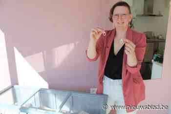 Goudsmid Carol (31) maakt sieraden van belangrijke momenten: “Ik vind het geweldig om juwelen van a tot z te kunnen maken”