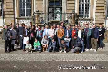 Angehörige von KZ-Opfern sprechen mit Mauritius-Schülern