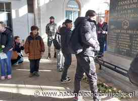 Leerlingen herdenken oorlogsslachtoffers op station Leeuwarden