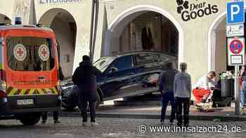 Auto-Chaoten fielen an anderen Ständen auf: Polizei nennt unglaubliche Details zum Stadtplatz-Unfall
