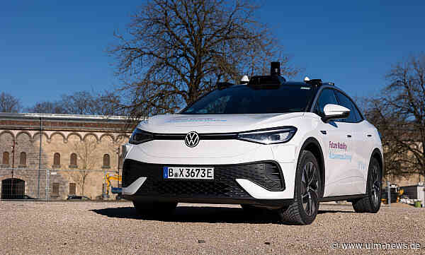 Autonomer Schuttle-Bus durch Ulm - SWU checkt das zusammen mit einem internationalen Profi