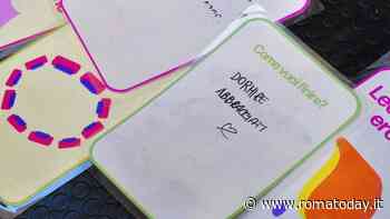 "Come vuoi finire?". Che cos'è il gioco di carte che ha conquistato i giovani a Trastevere