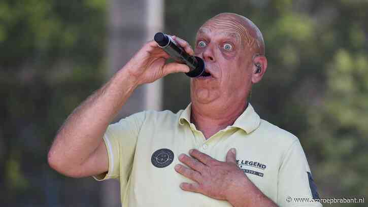 Jan Biggel grapt over bom op Schiphol en krijgt 500 euro boete: ‘Debielen'