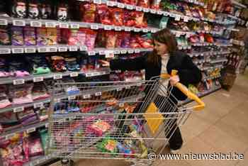 Gedichtje van 165 euro: Aline (12) mag minuut lang gratis winkel dankzij poëziewedstrijd