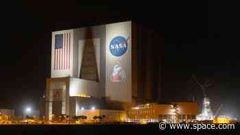 Moon mission patch beamed onto rocket assembly building: Space photo of the day