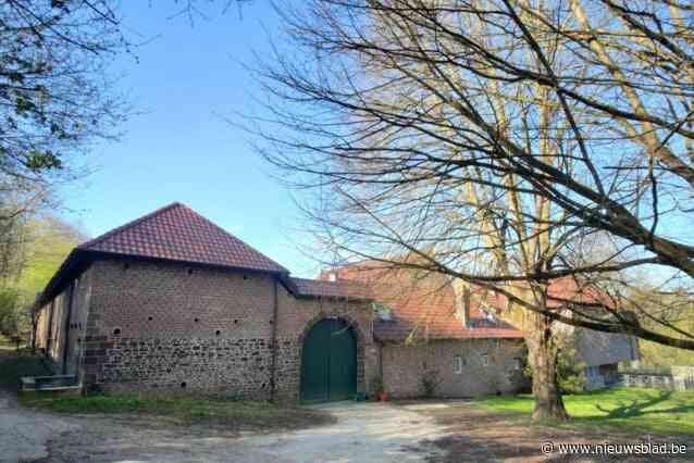 Boesdaalhoeve halve eeuw beschermd als monument: “Oud gebouw, maar kan nog jaren mee. Binnenkort komen er zelfs zonnepanelen op”