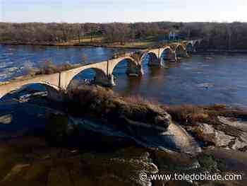 Demolition of Roche de Boeuf interurban bridge delayed