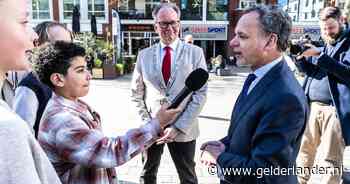 Minister Veldkamp gaat in Nijmegen in gesprek met kinderen: ‘Belangrijk dat jullie in vrijheid kunnen opgroeien’