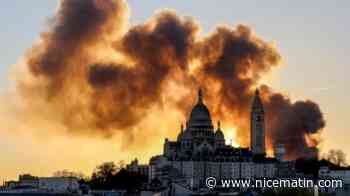 Un spectaculaire incendie ravage un centre de déchets dans le nord de Paris