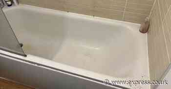 I used 1 common kitchen ingredient to clean my grubby bath - it worked like magic