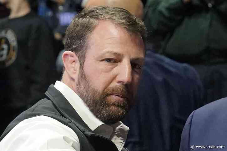 Senator says he was joking about using violence against journalists