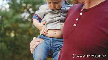 Bauchschmerzen als Symptom von Kinderkrankheit: Anzeichen von Eltern oft unterschätzt