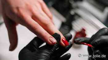 Gesunde Maninküre: Dieses Produkt ist Nagellack und Nagelhärter in einem