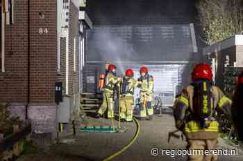 Brand in schuur aan het Warder in Warder zorgt voor flinke rookontwikkeling