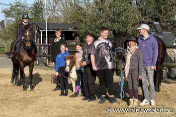 Inge geeft jongeren in moeilijke situatie duwtje in de rug: “Met paarden als therapie”