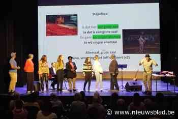 Tachtig anderstaligen zingen samen Nederlandstalige liedjes