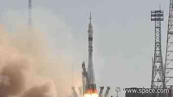 Navy SEAL-doctor-astronaut lifts off with cosmonauts on Russian flight to ISS (video)