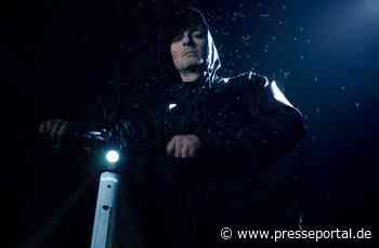 "Deutschland – Eine Erfahrung": Jan Böhmermann fährt mit dem E-Scooter von Köln nach Chemnitz