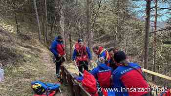Bergsteigerin rutscht im BGL mit Baby auf Schneefeld aus und verletzt sich