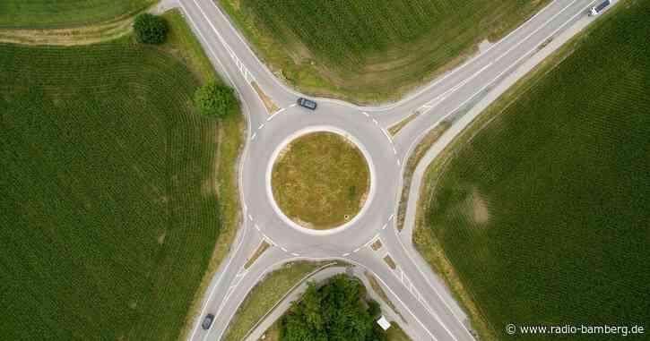 Mann fährt wochenlang falsch herum in Kreisverkehr