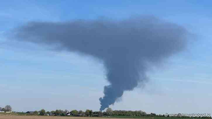 Vlammen boven Moerdijk voorlopig goed te zien, affakkelen duurt nog 24 uur