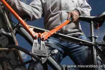 Dief steelt fiets, fietskar en e-step uit ondergrondse garage van appartementsgebouw