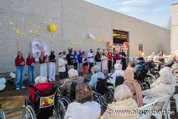 Leerlingen vieren laatste 100 dagen op school samen met buren van woon-zorgcentrum: “Ze hebben hechte band opgebouwd”
