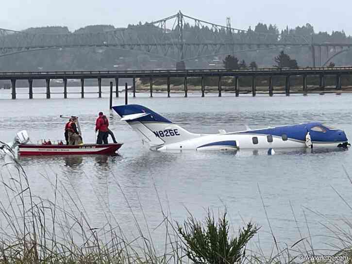 Small plane skids off runway at Oregon airport, ends up in bay